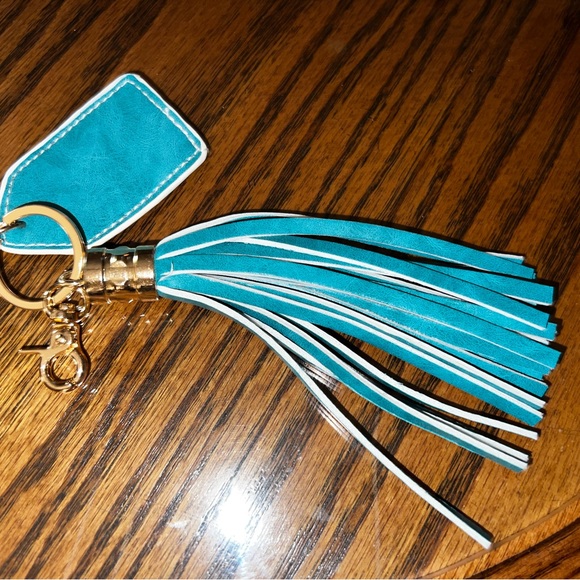Bundle of 7 Tag & Tassel Blank Keychains - Picture 3 of 5